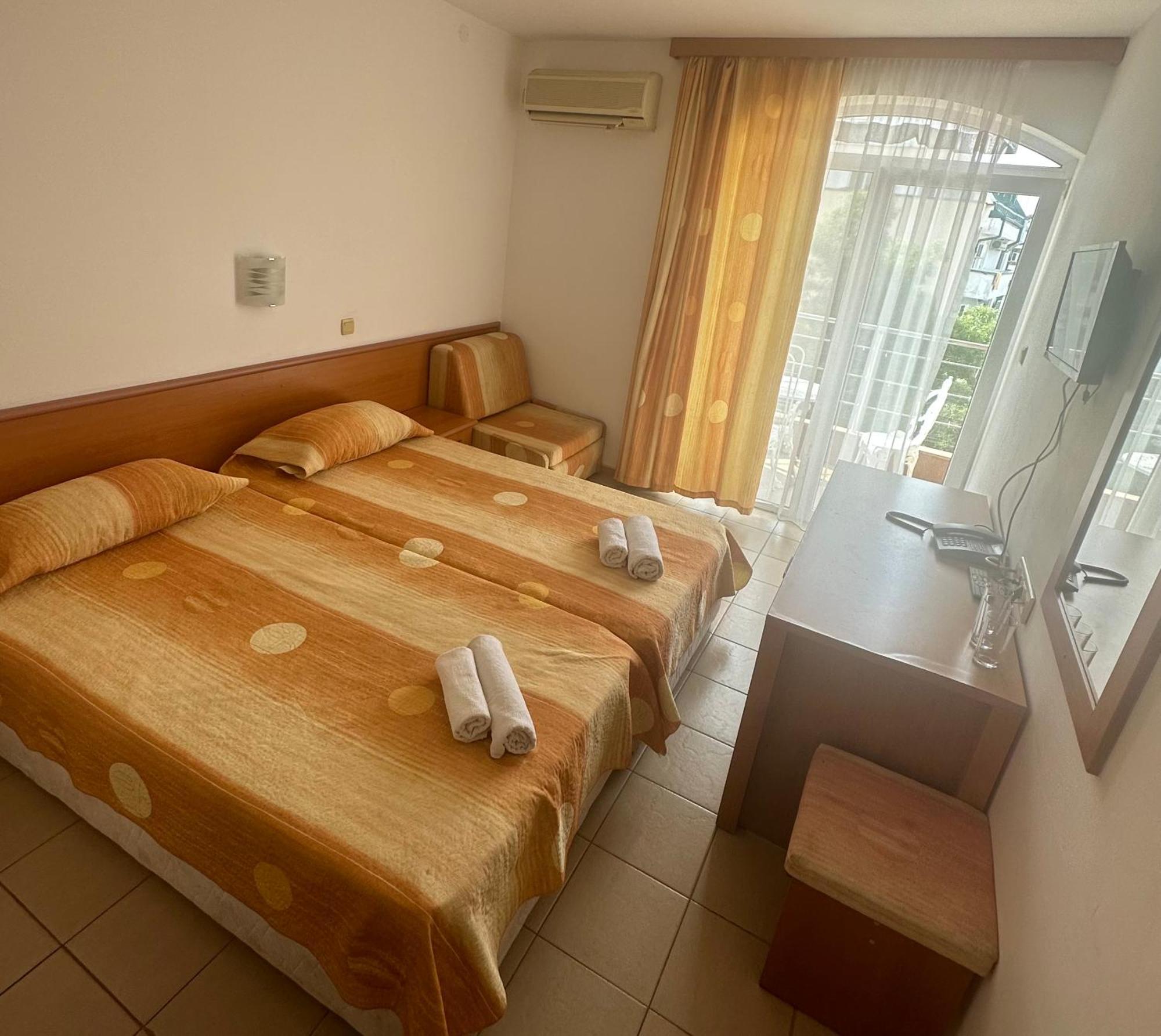 Hotel Concordia Plaza 2 Primorsko Esterno foto
