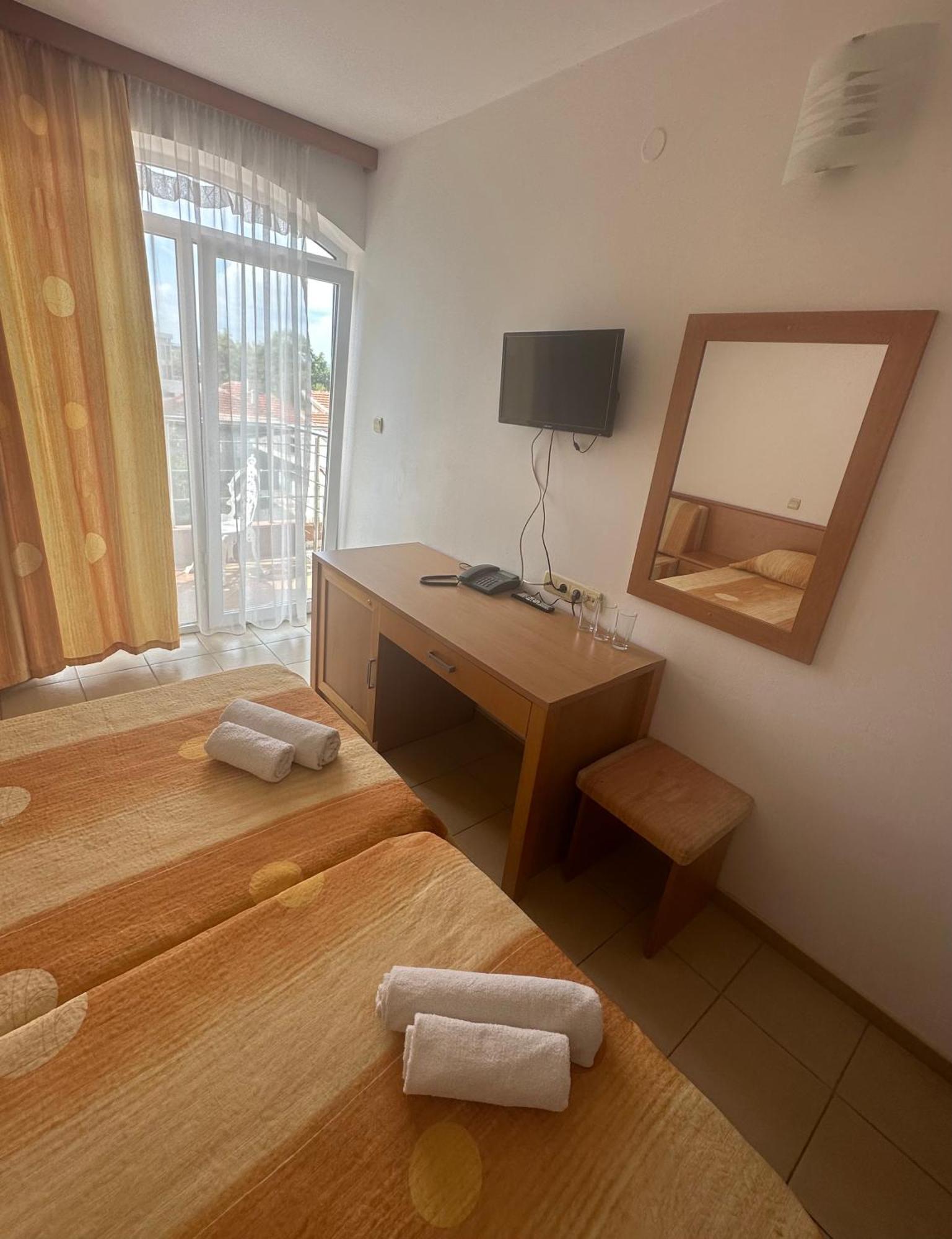 Hotel Concordia Plaza 2 Primorsko Esterno foto